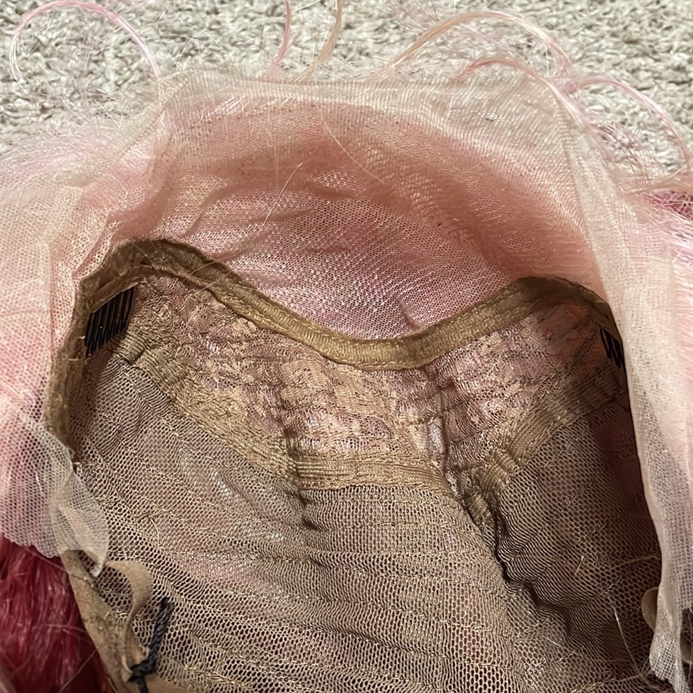 Wig - Picture 5 of 7